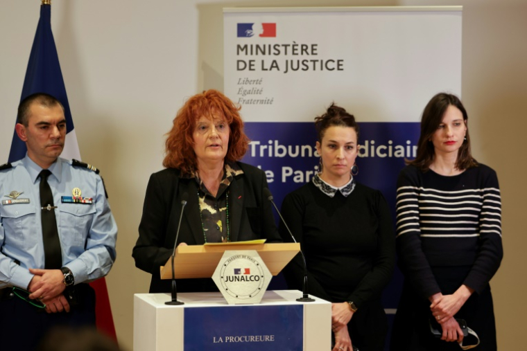 La procureure de la République de Paris Laure Beccuau (C) lors d'une conférence de presse portant sur l'enlèvement du cofondateur de Ledger, le 23 janvier 2025 à Paris ( AFP / Thibaud MORITZ )