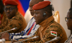Ibrahim Traore, le 10 mai 2025, à Moscou ( AFP / ANGELOS TZORTZINIS )