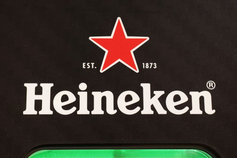 Le logo Heineken dans un supermarché