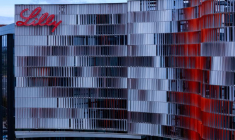 Vue d'un drone montrant le logo d'Eli Lilly
