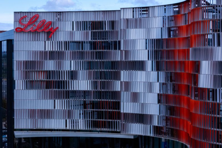 Vue d'un drone montrant le logo d'Eli Lilly