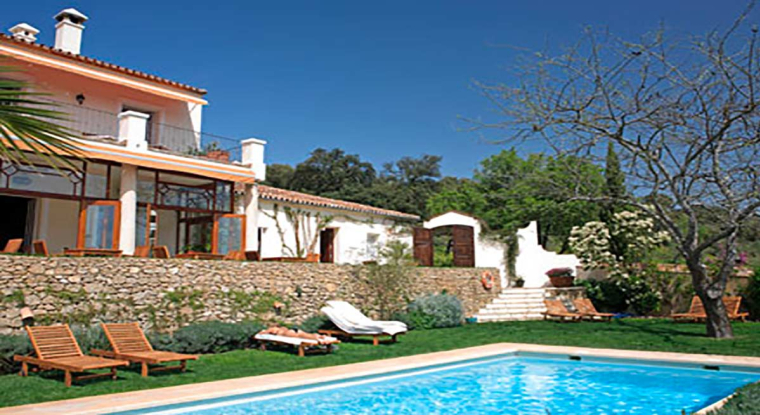 La France compte 3 millions de bassins.  (©  DR)