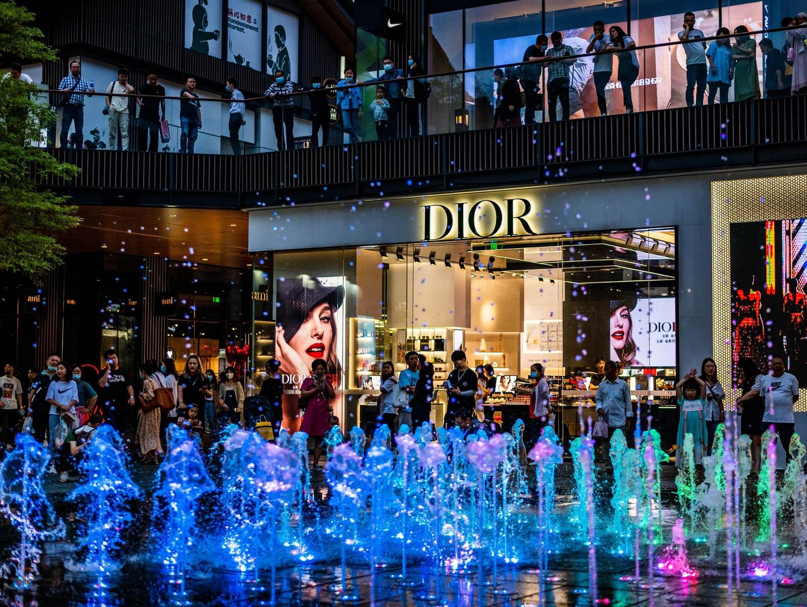 boutique dior (Crédit: Bangyu Wang / Unsplash)