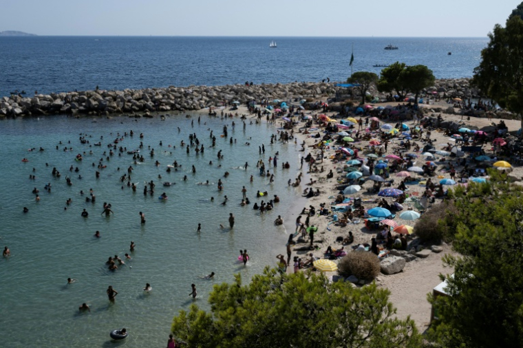 La plage des Corbières à Marseille le 11 août 2025 ( AFP / Miguel MEDINA )