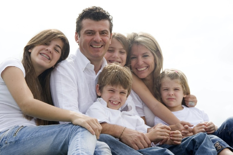 La transmission de patrimoine dans le cadre d'une famille recomposée est possible grâce à de nombreuses dispositions du droit civil ( Crédits : Adobe Stock)