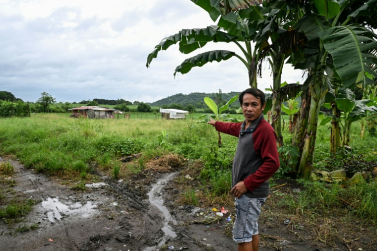 Un habitant dont le village est menacé par un vaste projet de pôle technologique à l'initiative des Etats-Unis, le 2 septembre 2026 à Capas, à une centaine de kilomètres au nord de Manille ( AFP / Jam STA ROSA )