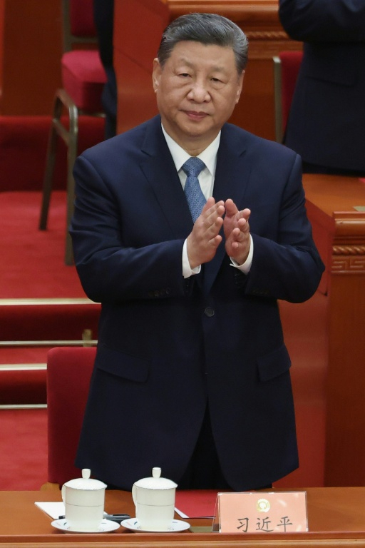 Le président chinois Xi Jinping applaudit au Grand palais du peuple à Pékin, le 11 mars 2026 ( POOL / Lintao Zhang )