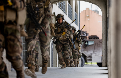 Des militaires français à Sissonne, le 22 avril 2025. ( AFP / SAMEER AL-DOUMY )