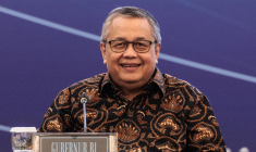 Perry Warjiyo, gouverneur de la Banque d'Indonésie, lors d'un événement économique intitulé "Renforcer la résilience économique de l'Indonésie au milieu de la vague de guerres tarifaires commerciales" à Jakarta, le 8 avril 2025. ( AFP / YASUYOSHI CHIBA )