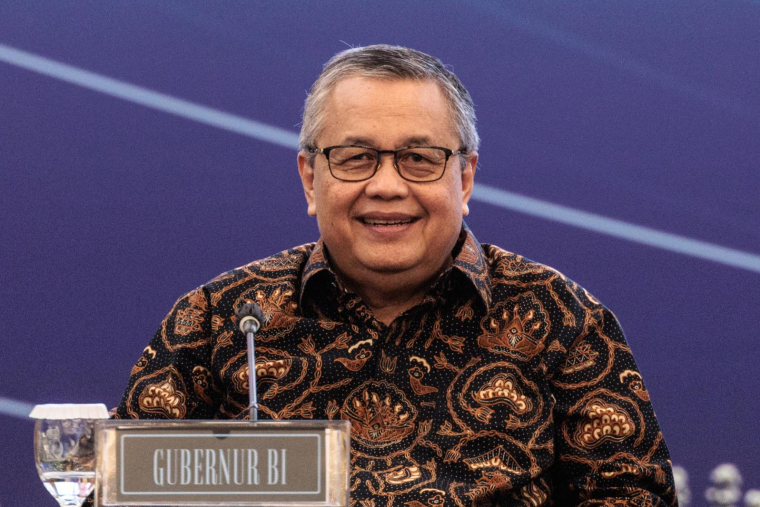 Perry Warjiyo, gouverneur de la Banque d'Indonésie, lors d'un événement économique intitulé "Renforcer la résilience économique de l'Indonésie au milieu de la vague de guerres tarifaires commerciales" à Jakarta, le 8 avril 2025. ( AFP / YASUYOSHI CHIBA )