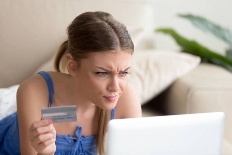 Paiement en ligne ou par chèque, les bonnes pratiquesiStock-fizkes