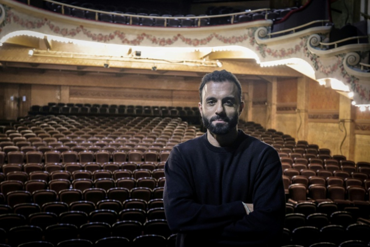 Le nouveau propriétaire du Palace, Mickael Chetrit, dans la salle de spectacle avant sa rénovation, le 4 décembre 2025 à Paris ( AFP / STEPHANE DE SAKUTIN )