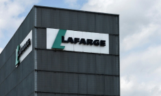 Le tribunal correctionnel de Paris rendra le 13 avril son jugement dans le procès de la société Lafarge et de huit anciens responsables, soupçonnés d'avoir payé des groupes jihadistes en Syrie jusqu'en 2014 pour y maintenir l'activité d'une cimenterie ( AFP / Sébastien DUPUY )