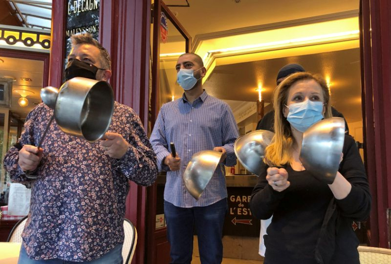 CORONAVIRUS: BARS ET RESTAURANTS PARISIENS ESPÈRENT ÉVITER LA FERMETURE