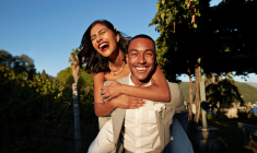 Dans le Pacs, le régime de l’indivision implique la mise en commun des biens perçus après l’union. ( crédit photo : GettyImages )