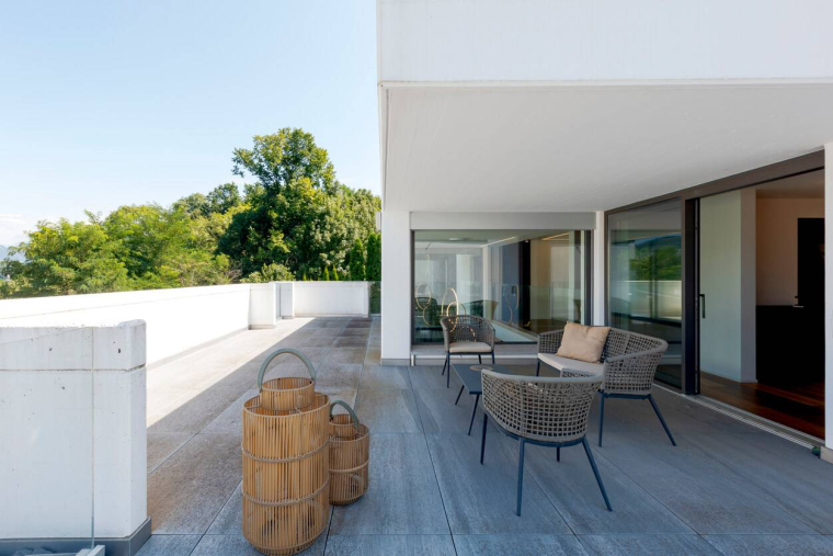 Surfaces annexes (balcon, terrasse...) : comment les valoriser à la revente ? / iStock.com - piovesempre