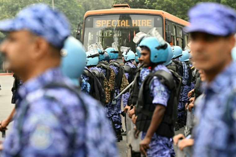 Les forces de l'ordre déployées à New Delhi pour empêcher une manifestation le  10 octobre 2026 ( AFP / Manan VATSYAYANA )