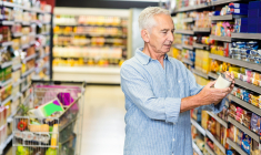 En France, de 30 à 35% des calories consommées quotidiennement proviennent d’aliments ultratransformés. Une proportion qui peut atteindre 60% aux États-Unis. (crédit: Adobe Stock)