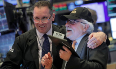 WALL STREET OUVRE EN HAUSSE