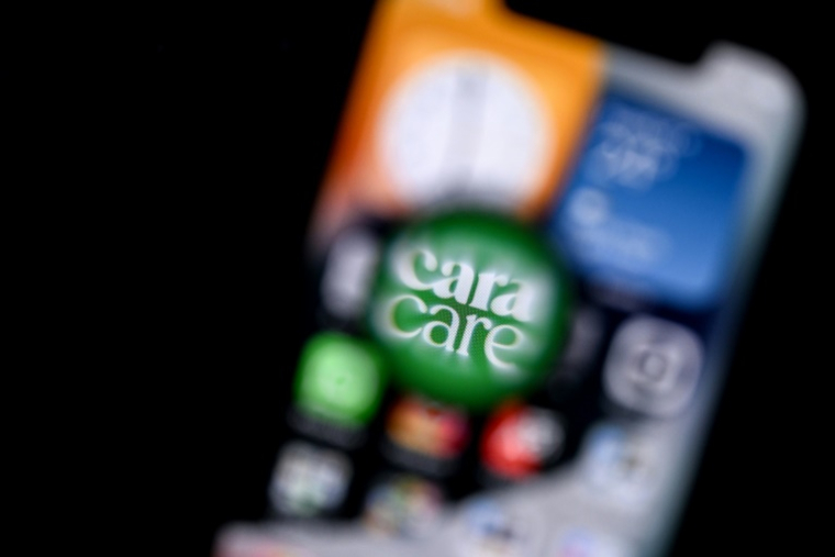 Le logo de l'application médicale allemande Cara Care sur un écran de smartphone à Francfort, le 3 septembre 2025 en Allemagne ( AFP / Kirill KUDRYAVTSEV )