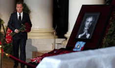 LES RUSSES RENDENT HOMMAGE À GORBATCHEV, SANS POUTINE