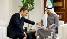 MACRON REND HOMMAGE À L'ANCIEN PRÉSIDENT DES EMIRATS ARABES UNIS