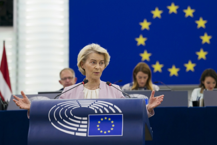 La présidente de la Commission européenne Ursula von der Leyen devant le Parlement européen à Strasbourg, le 9 juillet 2025 ( AFP / Jean-Christophe VERHAEGEN )