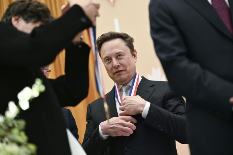 Elon Musk reçoit une médaille scientifique à la à Washington, le 8 octobre 2026 ( AFP / Kent NISHIMURA )