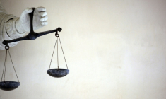 Le procès d'un Soudanais pour un triple meurtre à Angers en 2022 a été renvoyé jeudi en raison d'une mention de la condamnation à perpétuité de l'accusé figurant par erreur sur un document de la cour d'assises, à la veille du verdict ( AFP / Damien MEYER )