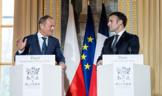 Donald Tusk et Emmanuel Macron lors d'une rencontre à Paris