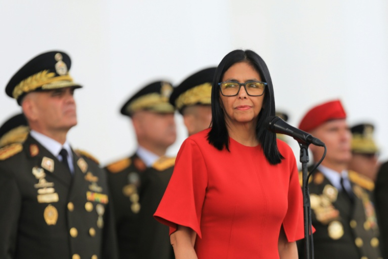 Photo diffusée par la présidence vénézuélienne de la présidente par intérim du Venezuela, Delcy Rodriguez, lors d'une cérémonie devant policiers et militaires sur le complexe militaire de Fuerte Tiuna à Caracas, le 28 janvier 2026 ( Venezuelan Presidency / MARCELO GARCIA )