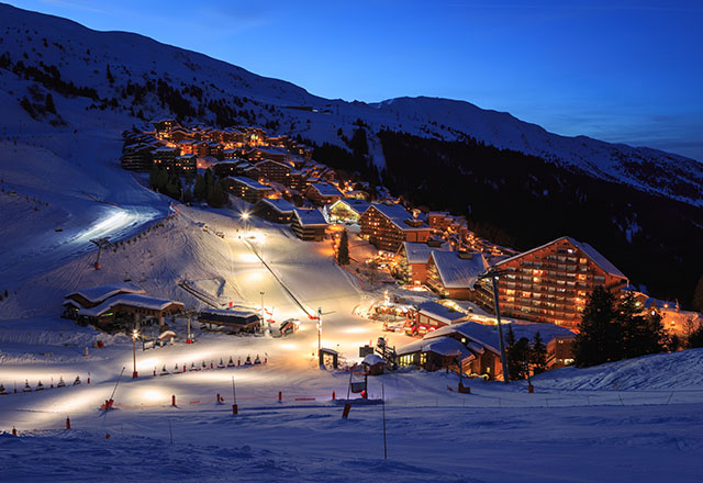La station de Meribel. L'heure est à la montée en gamme pour l'immobilier de montage. (crédit : Adobe Stock)