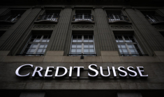 Credit Suisse a été absorbé dimanche par son grand rival helvétique UBS pour seulement 3 milliards de francs suisses et avec l'insistance des autorités suisses ( AFP / Fabrice COFFRINI )