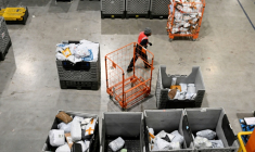 Une plateforme Colissimo au Thillay, le 15 décembre 2022 dans le Val-d'Osie ( AFP / Emmanuel DUNAND )