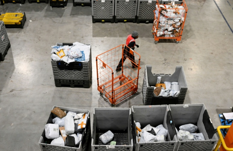 Une plateforme Colissimo au Thillay, le 15 décembre 2022 dans le Val-d'Oise ( AFP / Emmanuel DUNAND )