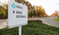 Un panneau au siège de Merck & Co.
