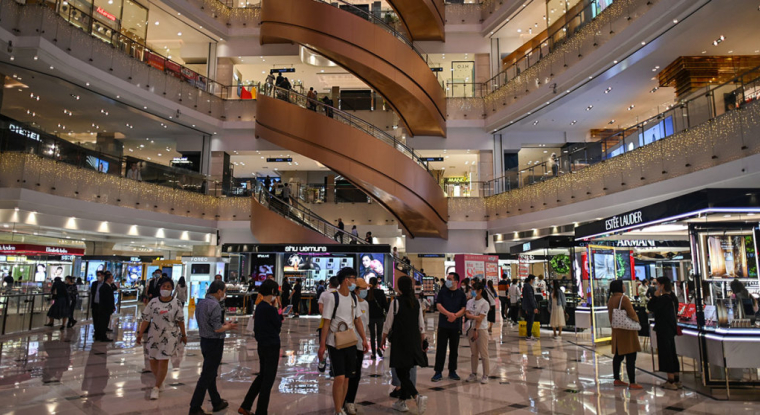 Le pays compte sur le moral des ménages pour relancer la consommation. (© H. Retamall / AFP)