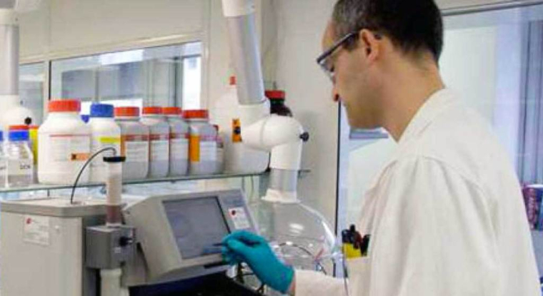 Aujourd'hui, seul le Riluzole est disponible pour traiter la SLA. (© AB Science)