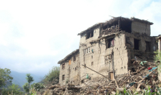 Des maisons endommagées après des séismes dans le village de Mazar Dara, dans le district de Nourgal de la province de Kounar, dans l'est de l'Afghanistan, le 2 septembre 2025 ( AFP / Aimal Zahir )