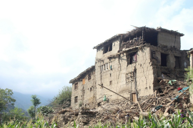Des maisons endommagées après des séismes dans le village de Mazar Dara, dans le district de Nourgal de la province de Kounar, dans l'est de l'Afghanistan, le 2 septembre 2025 ( AFP / Aimal Zahir )