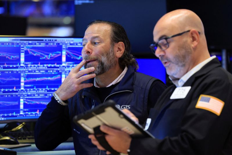 Des traders travaillent à la Bourse de New York (NYSE).