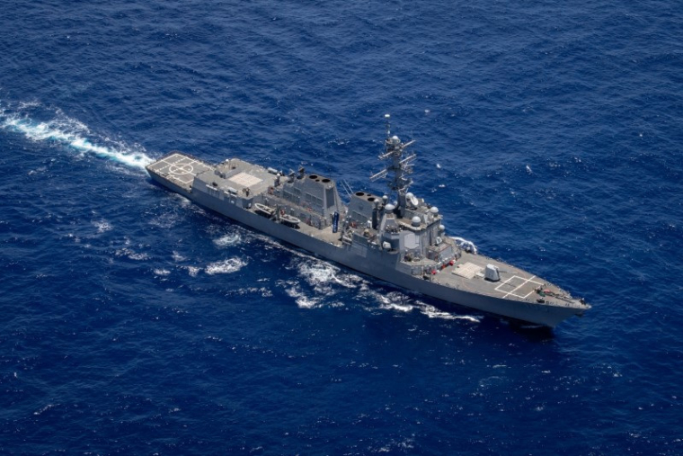 Le destroyer américain USS Dewey, traverse l'océan Pacifique