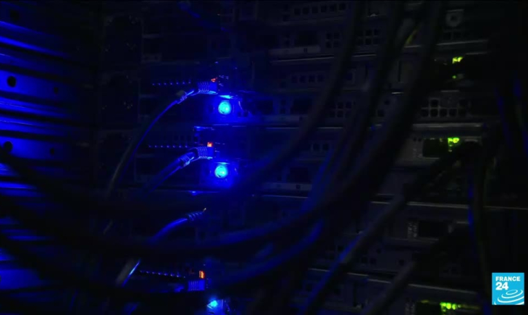 Logiciel espion Pegasus : des journalistes et des militants du monde entier touchés