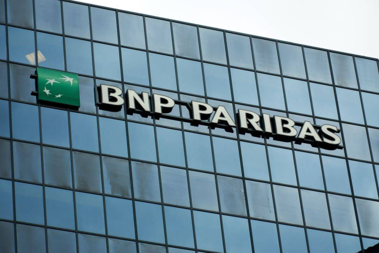 Façade bâtiment BNP Paribas (crédit photo : Adobe Photos Stock / dennizn )