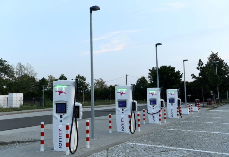 LES VENTES DE VÉHICULES ÉLECTRIQUES ET HYBRIDES S'ENVOLENT EN EUROPE