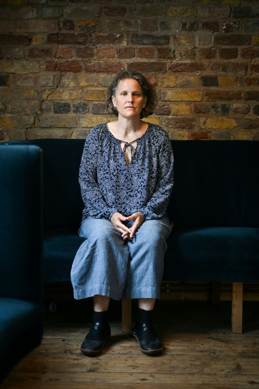 La médecin Alice Clack, arrêtée le 19 juillet 2025 lors d'une manifestation de soutien à Palestine Action, pose le 31 juillet 2025 à Londres ( AFP / Justin TALLIS )