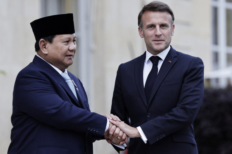 Emmanuel Macron et Prabowo Subianto, président de la République d'Indonésie, en juillet 2024, à Paris ( AFP / STEPHANE DE SAKUTIN )