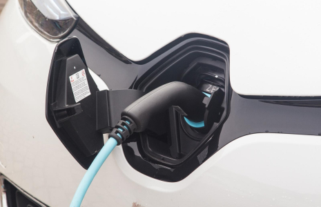 En rechargeant leur véhicule après 20 h ou 21 h, les conducteurs éviteront de surcharger le réseau électrique et pourront bénéficier de tarifs plus avantageux. Illustration. (Hans Rohmann / Pixabay)
