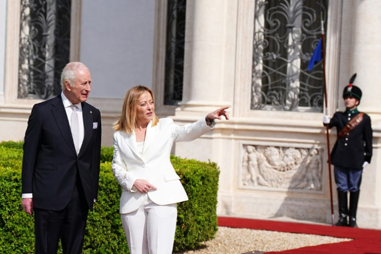 La Première ministre italienne, Giorgia Meloni, accueille le roi Charles III à la Villa Doria Pamphilj à Rome, le 9 avril 2025 ( POOL / Aaron Chown )