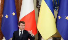UKRAINE: MACRON PROMET PLUS D'AIDE MILITAIRE ET HUMANITAIRE À ZELENSKY